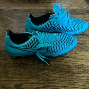 Nike soccer cleats. Size 7.